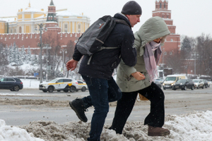 Пробки, аварии и ограничения в аэропорту: последствия снегопада в Москве