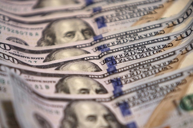 На Мосбирже начались торги аналогом американского доллара