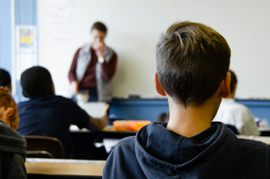 Депутат Скрозникова раскритиковала контроль за соцсетями школьников