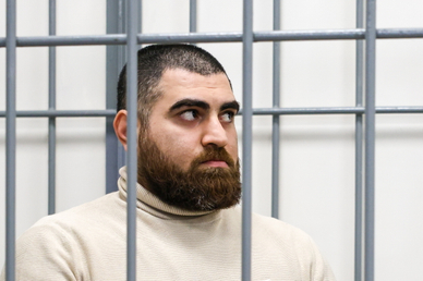 Блогера Арсена Маркаряна приговорили к 4,5 годам колонии за реабилитацию нацизма