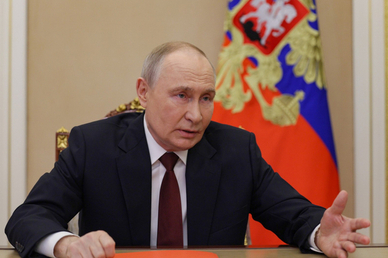 Путин продлил до 2027 года действие разрешений на оружие в ДНР и ЛНР