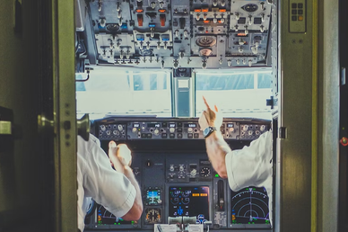 Сотни летчиков военной авиации потеряли более 1 млрд руб. в финансовой пирамиде