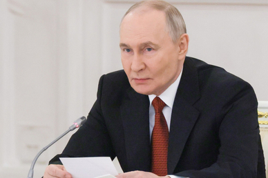 Путин подписал пакет законов, меняющий порядок декларирования доходов чиновников