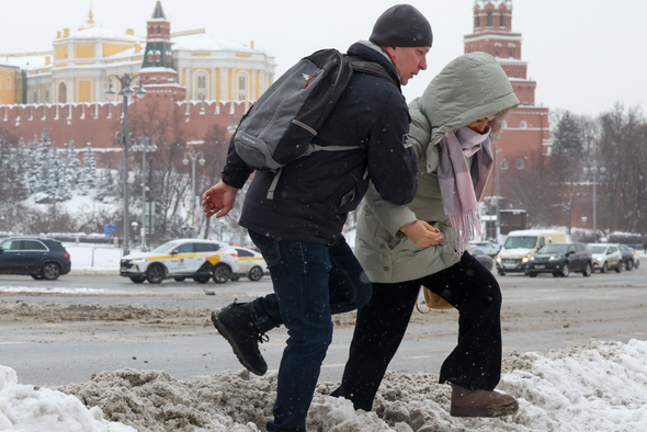 Пробки, аварии и ограничения в аэропорту: последствия снегопада в Москве