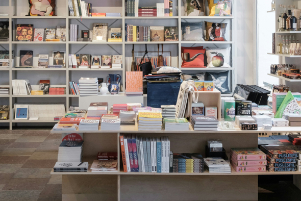 В Хабаровске возбудили дела против двух магазинов за оппозиционную литературу