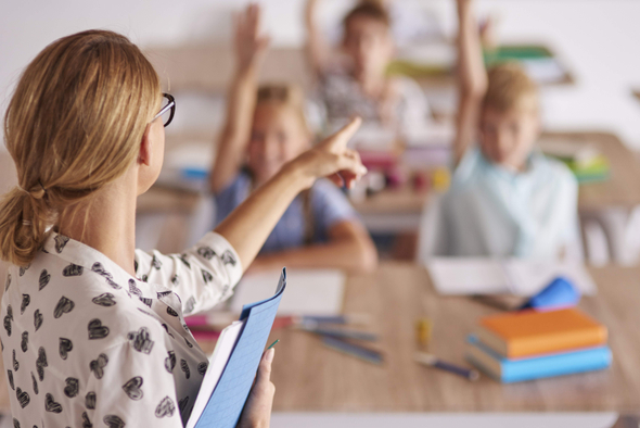 Зарплата учителей в 2026 году: из чего складывается и будет ли повышение?