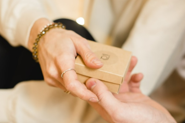 Обойдемся без носков и гелей для душа: 30 идей для недорогих подарков на 23 февраля