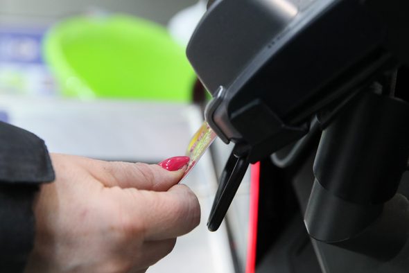 НДС на операции с банковскими картами: что это значит для россиян и о каких операциях речь?