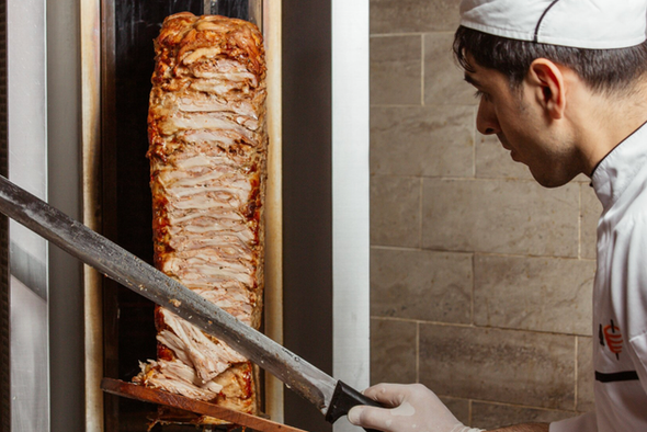 Зарплата шаурмистов в Москве выросла до 150 тыс. рублей