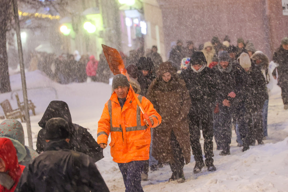 В России предложили заставить безработных чистить снег на улицах