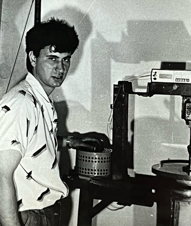 Валерий Меладзе в студенческие годы. Фото © Instagram (признан экстремистской организацией и запрещен на территории Российской Федерации) / meladzevalerian