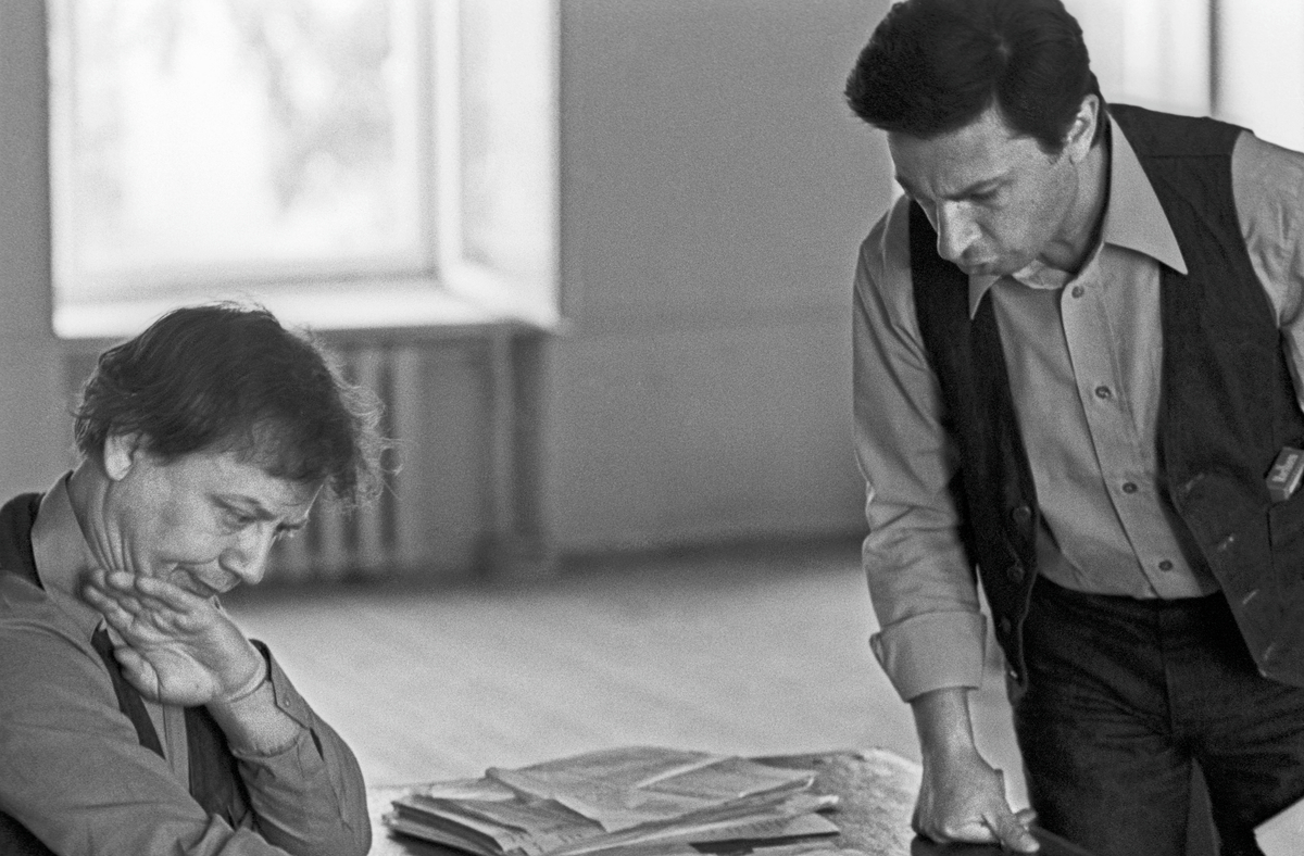 Артисты театра «Современник» Олег Табаков и Игорь Кваша во время репетиции спектакля Генрика Ибсена «Доктор Стокман». Фото: Валерий Христофоров/Фотохроника ТАСС