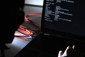 Вокруг враги: правда ли маркетплейсы продают технику с вирусами, а умные колонки — подслушивают?