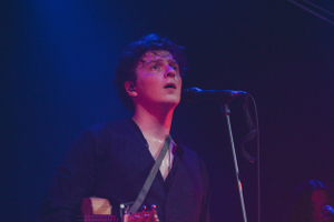 От кухонь в нежных хрущевках до тура по России: что известно о группе «Бонд с кнопкой»