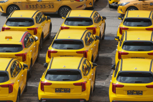 «Не локализация, а навязывание»: почему таксопарки не хотят переходить на отечественные автомобили?