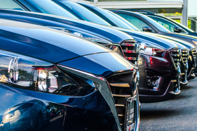 АВТОСТАТ: продажи автомобилей упали на 23% из-за нехватки моделей на рынке