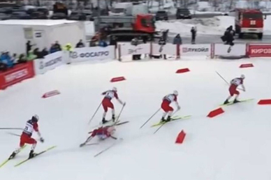 Baza: лыжника Большунова дисквалифицировали с гонки за толчок соперника