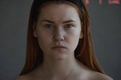 Школьница из России стала лицом немецких БДСМ-книг после бесплатной фотосессии