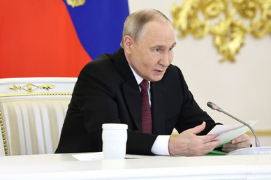 Путин поручил утвердить единую линейку учебников по географии