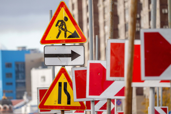 Вертикальный «стоп», снежинка и предупреждение о глухих: новые дорожные знаки в 2026 году