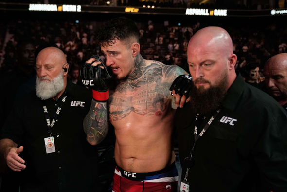 Скандал в UFC — чемпиона в тяжелом весе обвинили в симуляции: что об этом известно