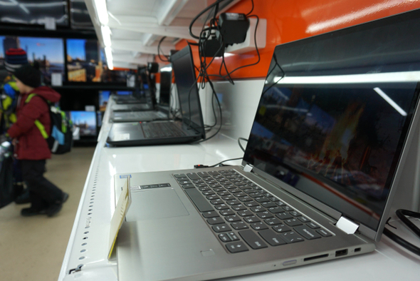 От смартфонов и ноутбуков до их деталей: что такое технологический сбор и когда его введут