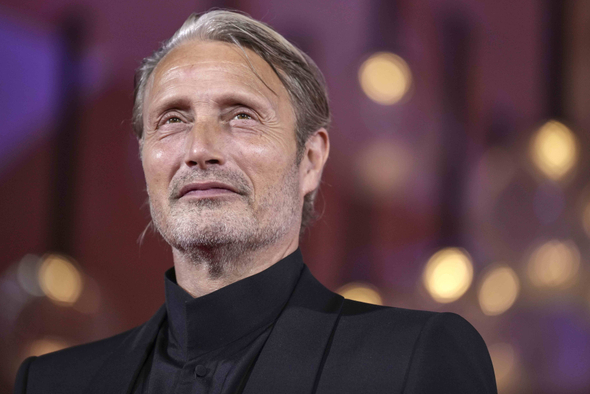 От эстета в «Ганнибале» до пьющего учителя в «Еще по одной»: Мадсу Миккельсену — 60