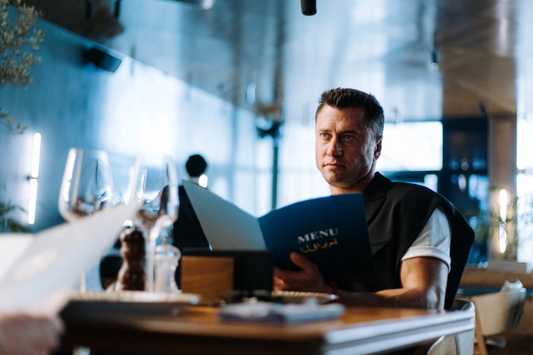 Кадр из фильма «Мажор в Дубае»/«Кинопоиск»