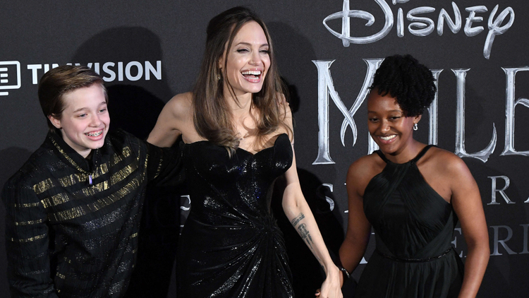 Анджелина Джоли с дочерьми Шайло и Захарой. Vandeville Eric/ABACA/TASS