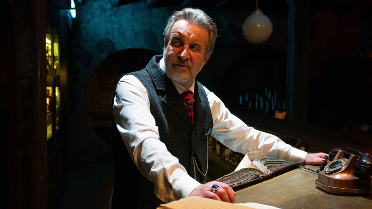 Леонид Ярмольник в сериале «Бар “Один звонок”»/«Кинопоиск»