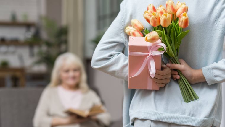 Для творчества, чилла и уюта: как выбрать идеальный подарок для мамы