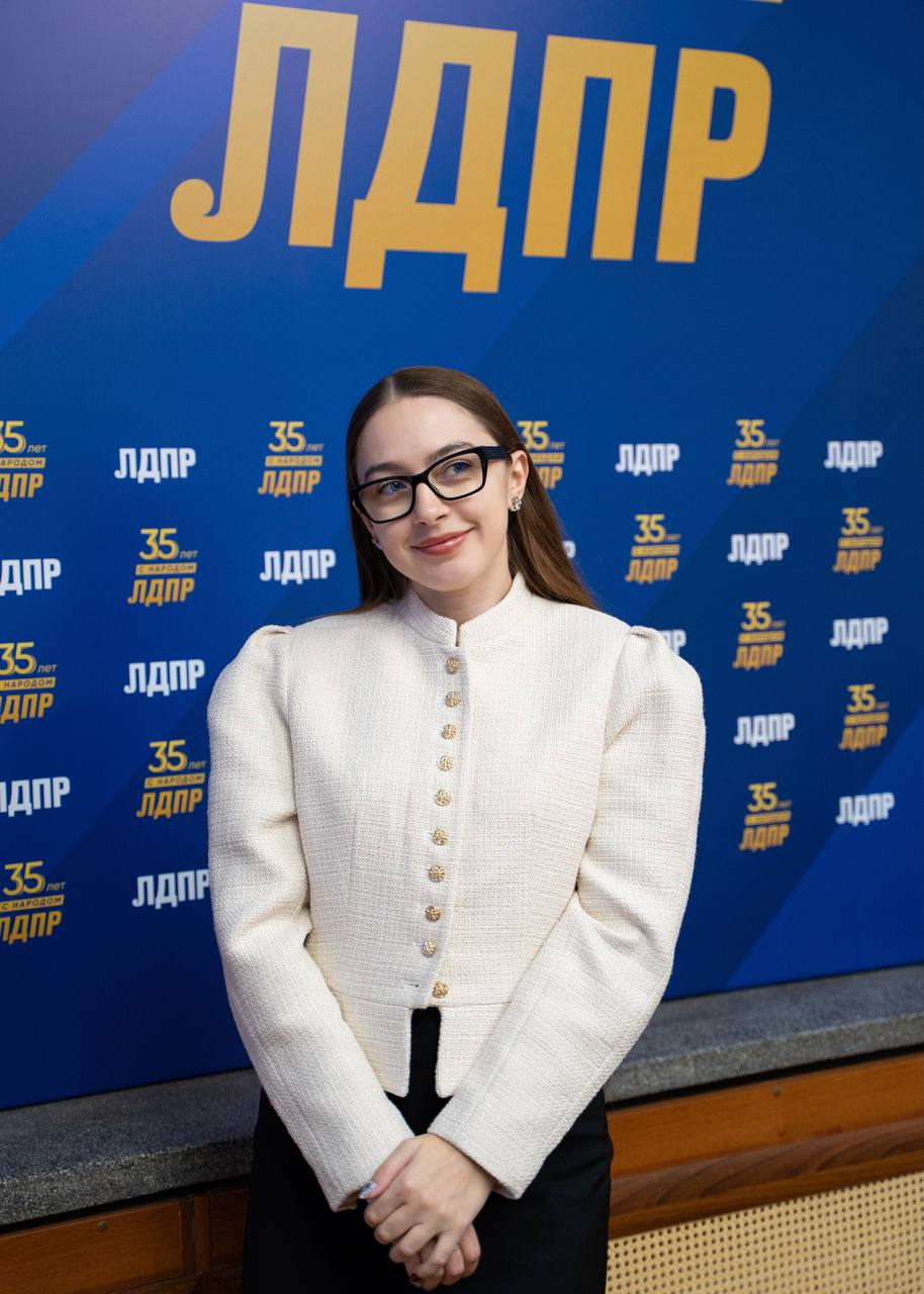 Соцсети Мэйби Бэйби