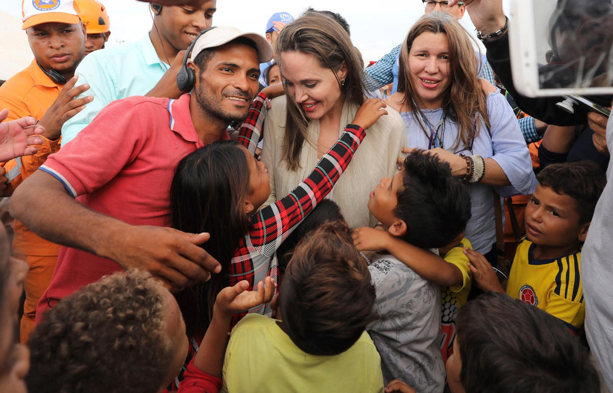 Джоли посещала лагерь венесуэльских беженцев в Колумбии. Фото: Fernando Vergara/AP/TASS