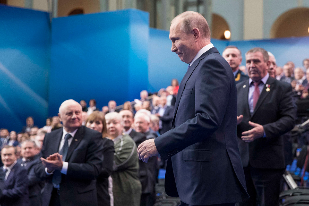 Путин на встрече с доверенными лицами в 2018 году. Фото: Pavel Golovkin/AP/TASS