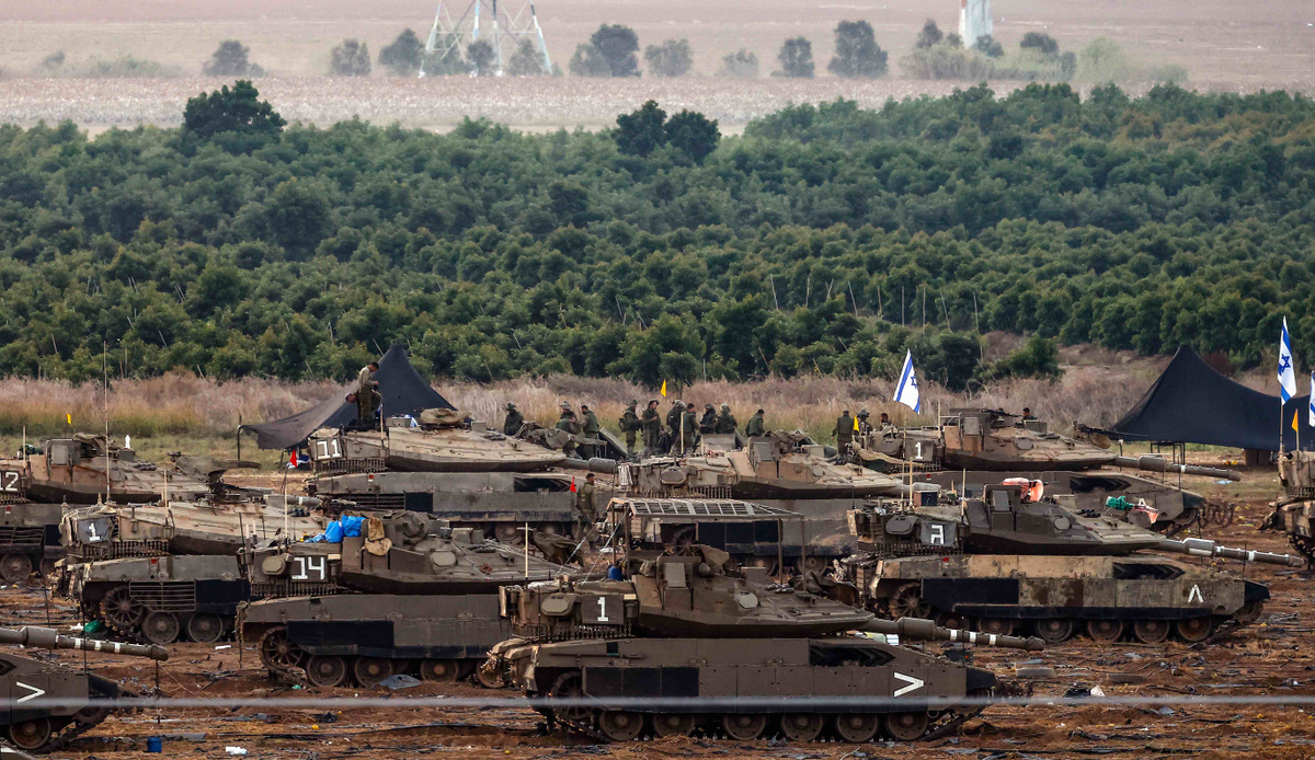 Лагерь ЦАХАЛ у границы с Газой. Фото: HANNIBAL HANSCHKE/EPA/TASS