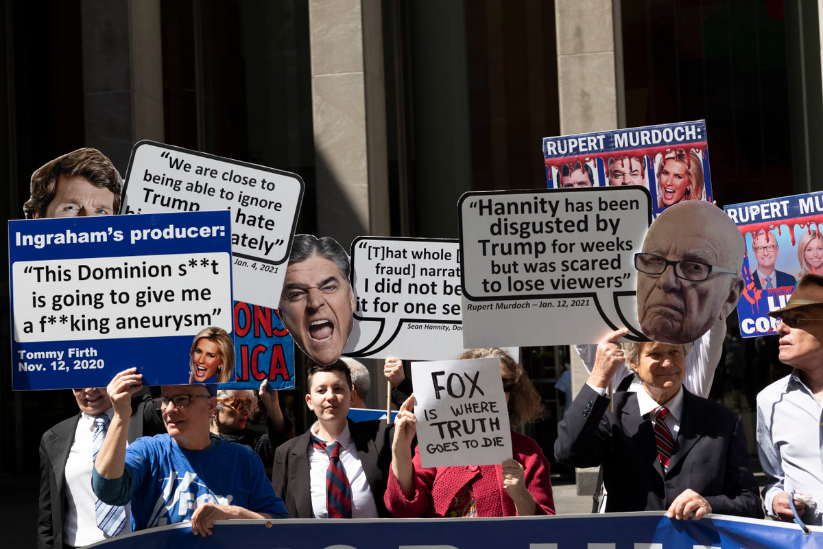 Митинг в США против деятельности Мердока и вещания Fox News. Фото: Zuma/TASS