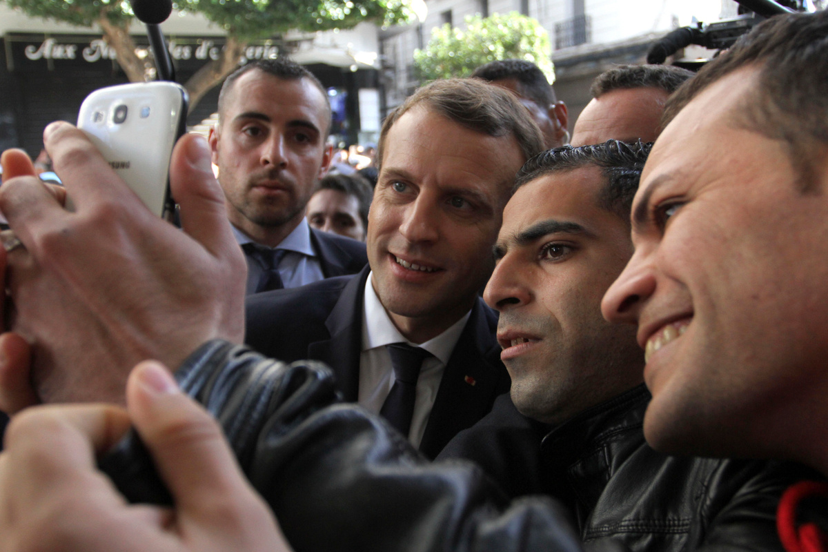 После вступления в должность президента Макрон снова приехал в Алжир. Фото: Anis Belghoul/AP/TASS