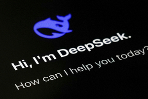 Революция или эволюция: что за нейросеть DeepSeek, которая обвалила американские рынки?