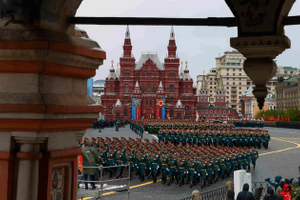 Парад по телевизору и встречи с ветеранами: как москвичи отмечают 9 Мая
