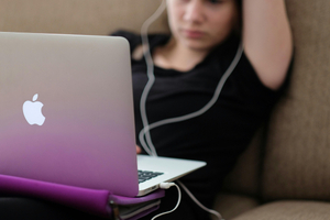 «Мне нравится мальчик из 11-го класса»: насколько безопасно подросткам доверять личные проблемы ИИ?