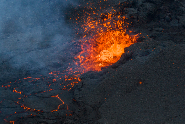 Снова и без предупреждения: что известно про извержение вулкана в Исландии