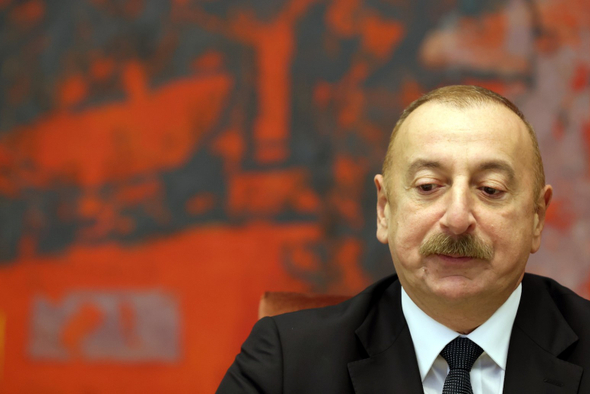 «Куй железо, пока горячо»: куда Ильхам Алиев поведет Азербайджан после переизбрания на пятый срок?
