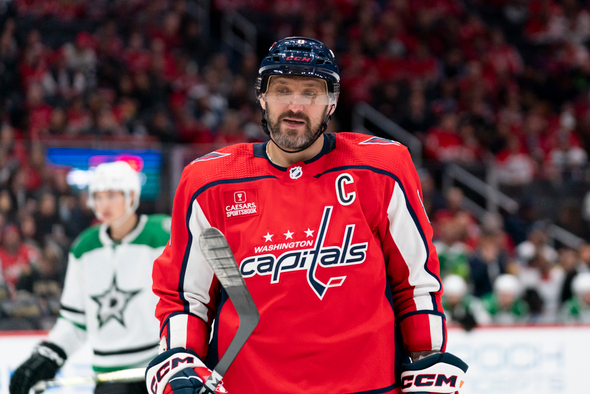 Александр Овечкин набрал 1500 очков в НХЛ. Трибуны овациями встретили достижение россиянина