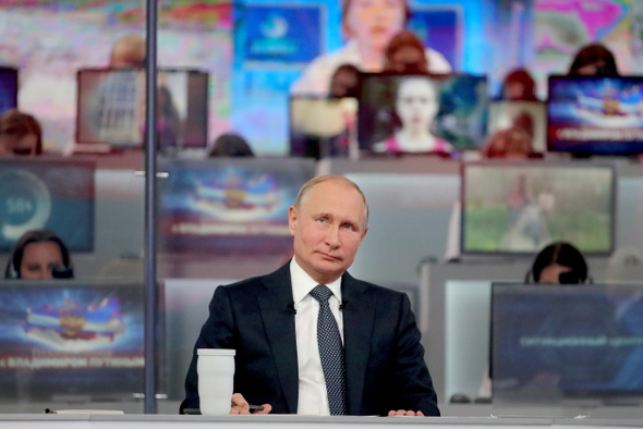 «Айс–Крым», первая леди и деньги в долг: самые неловкие вопросы Путину на прямой линии