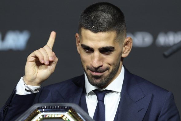 Коронация Топурии и очередная защита Пантожи: превью главных боев UFC 317