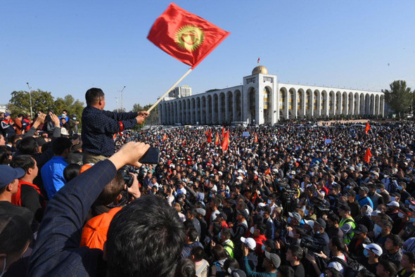 Президент Киргизии ввёл режим ЧП на территории Бишкека