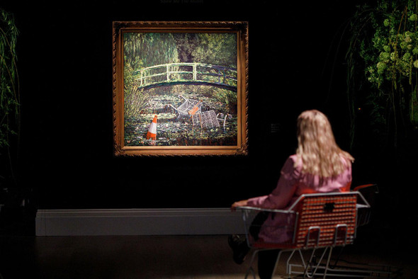 Картину Бэнкси «Покажи мне Моне» продали на аукционе почти за 10 млн долларов
