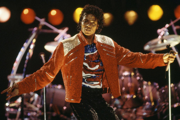 Майкл Джексон восьмой год подряд зарабатывает больше всех среди умерших знаменитостей