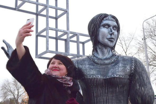 В Воронежской области установили скульптуру Аленки, но буквально через три дня снесли