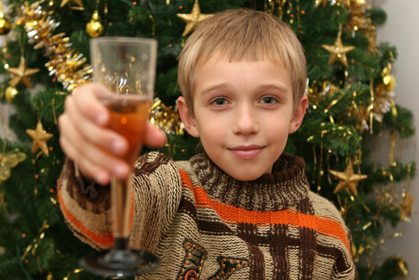 Минпромторг попросили запретить детское шампанское
